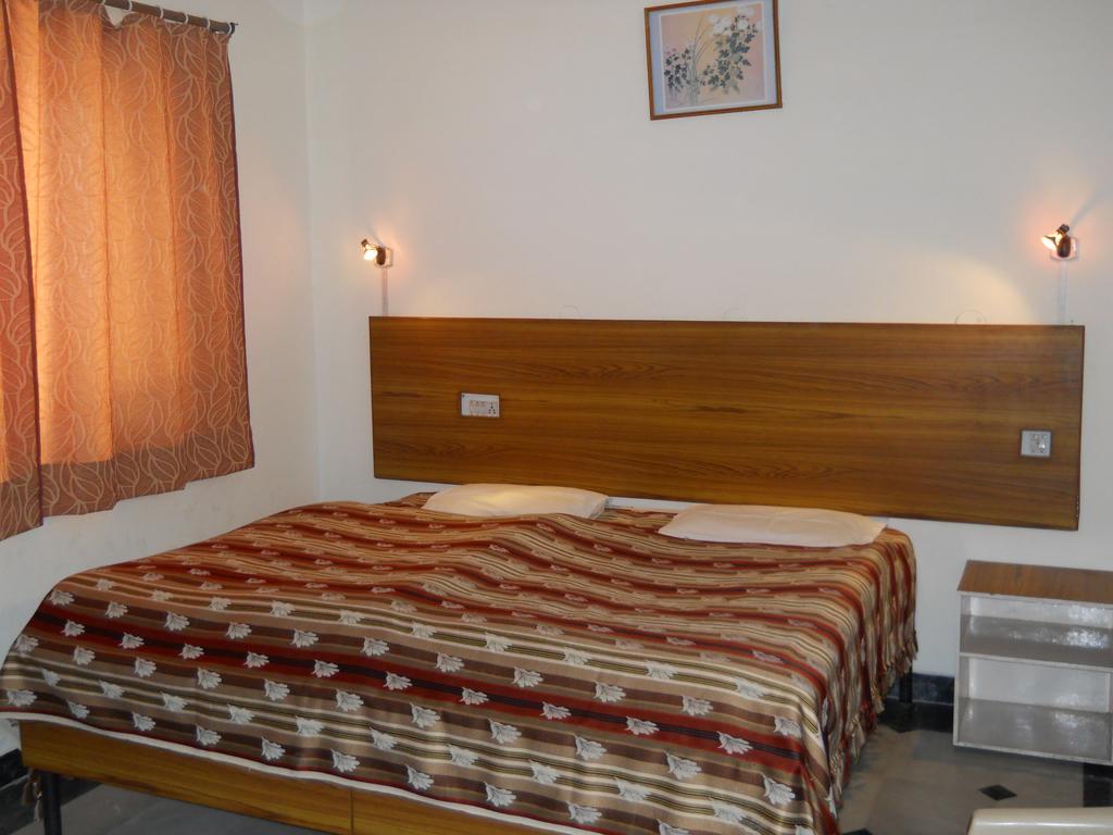 Hotel Sukhsadan Dehradun Cameră foto